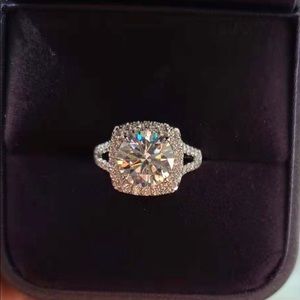 Solid 18k gold 3 carats moissanite ring